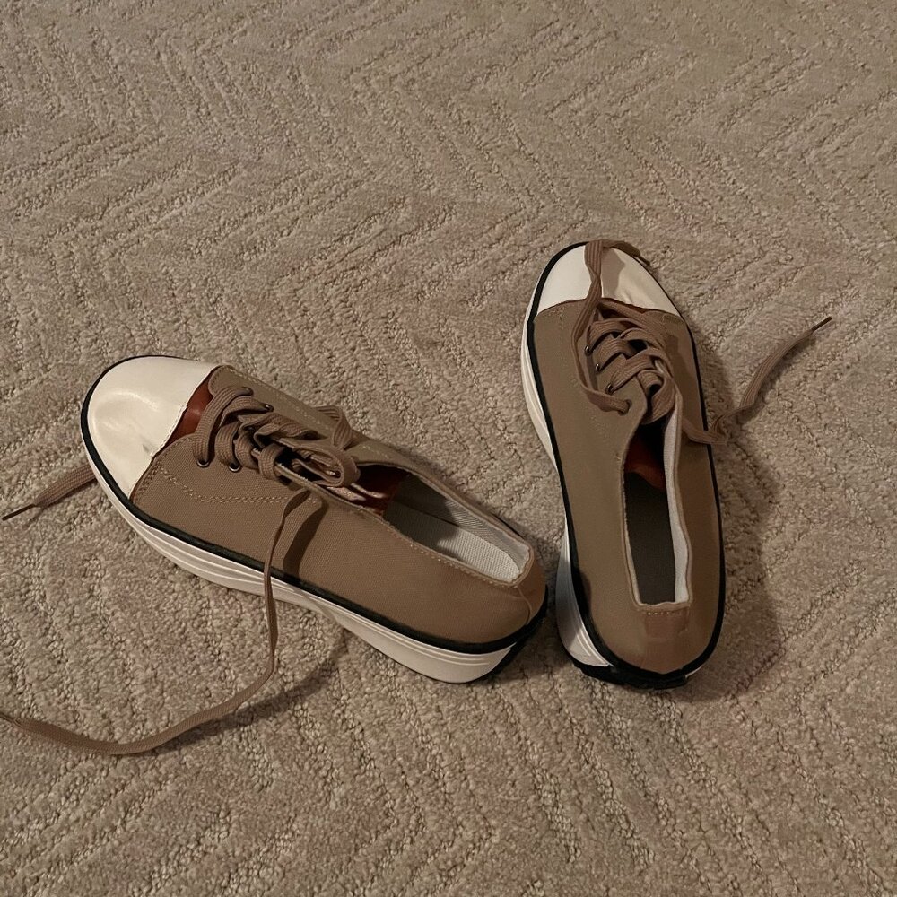 Eveloise Comfortable Sneakers - Size 11